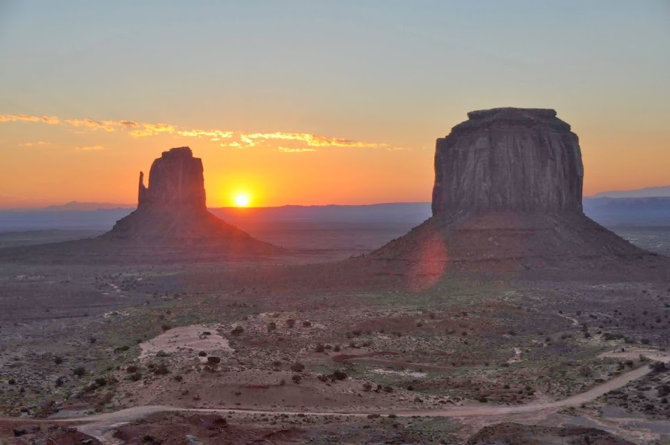 Alba nella Monument Valley