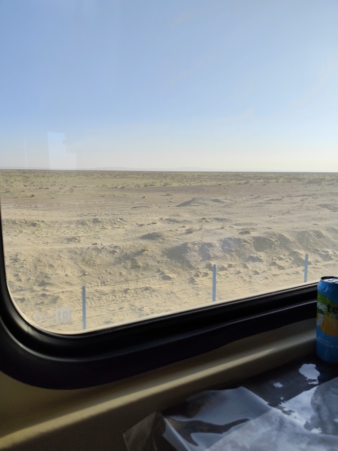 Il deserto visto dal treno per Khiva