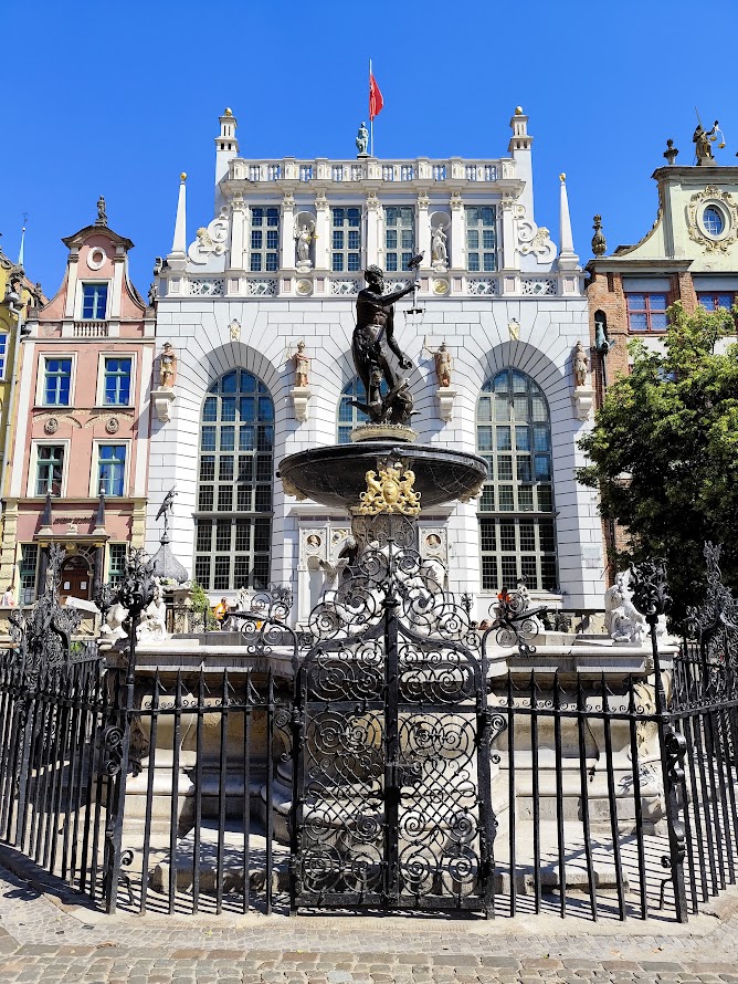 Fontana di Nettuno e Corte di Re Artù